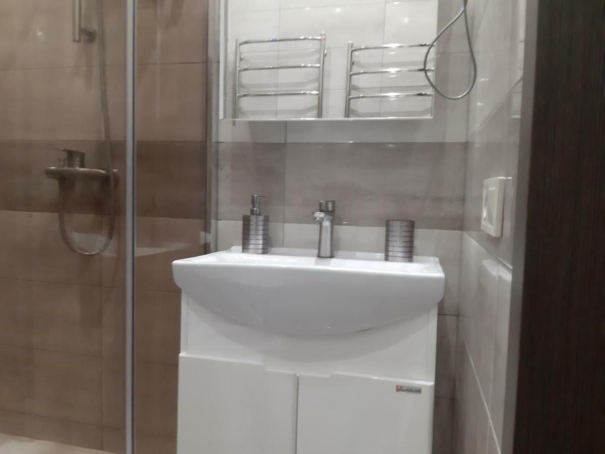 1 Stop From Railway Station Appartement Kiev Buitenkant foto